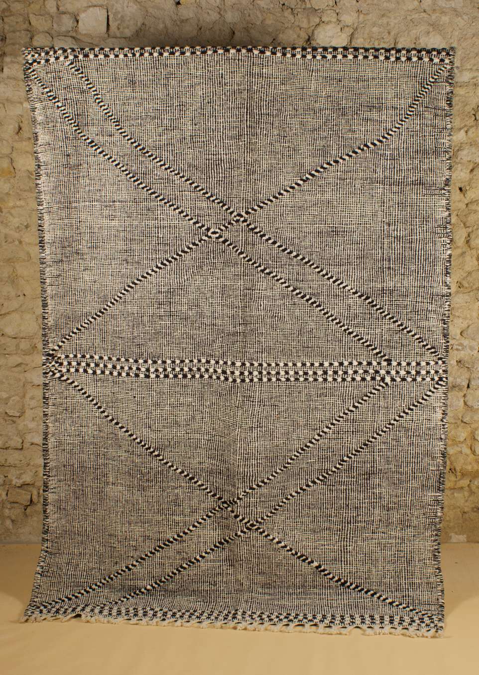 Tapis Kilim Gris - Sobriété Élégante et Artisanat Authentique