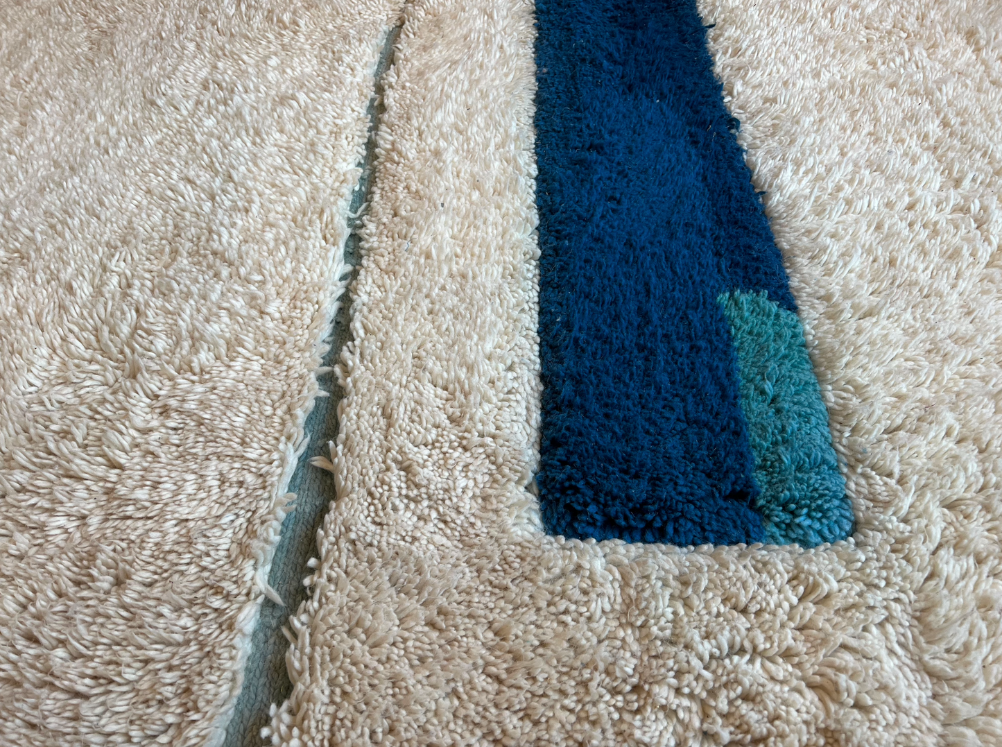 Tapis Beni Ouarain Crème et bleu