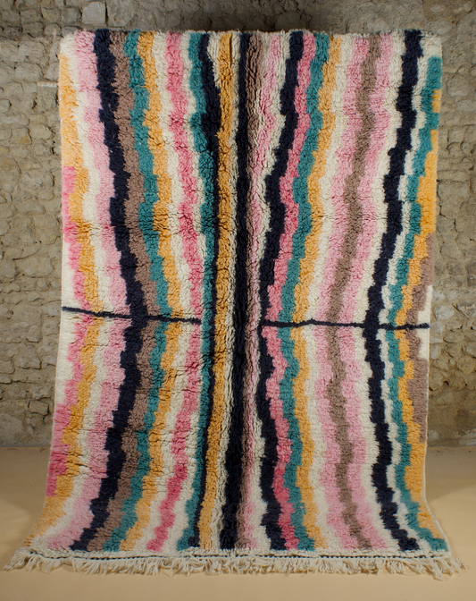 Tapis Beni Ouarain aux Ondulations Multicolores - Artisanal et Unique