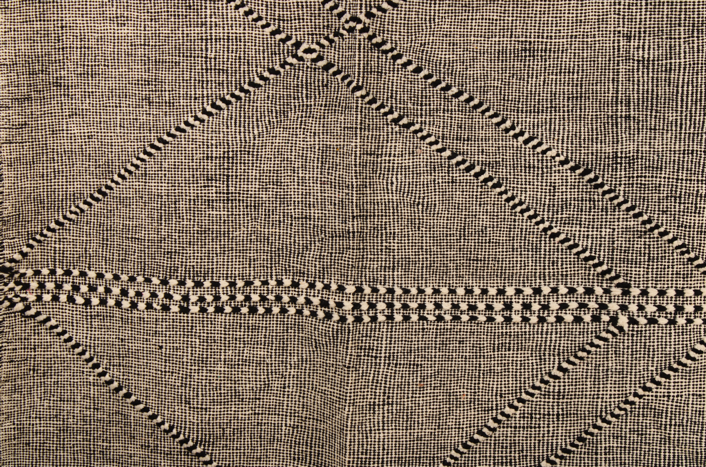 Tapis Kilim Gris - Sobriété Élégante et Artisanat Authentique