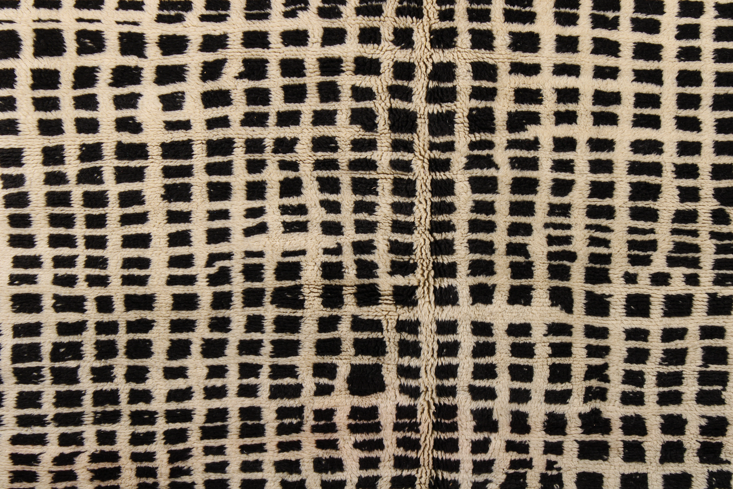 Grand Tapis Beni M'rirt Noir à Damier Noir et Blanc