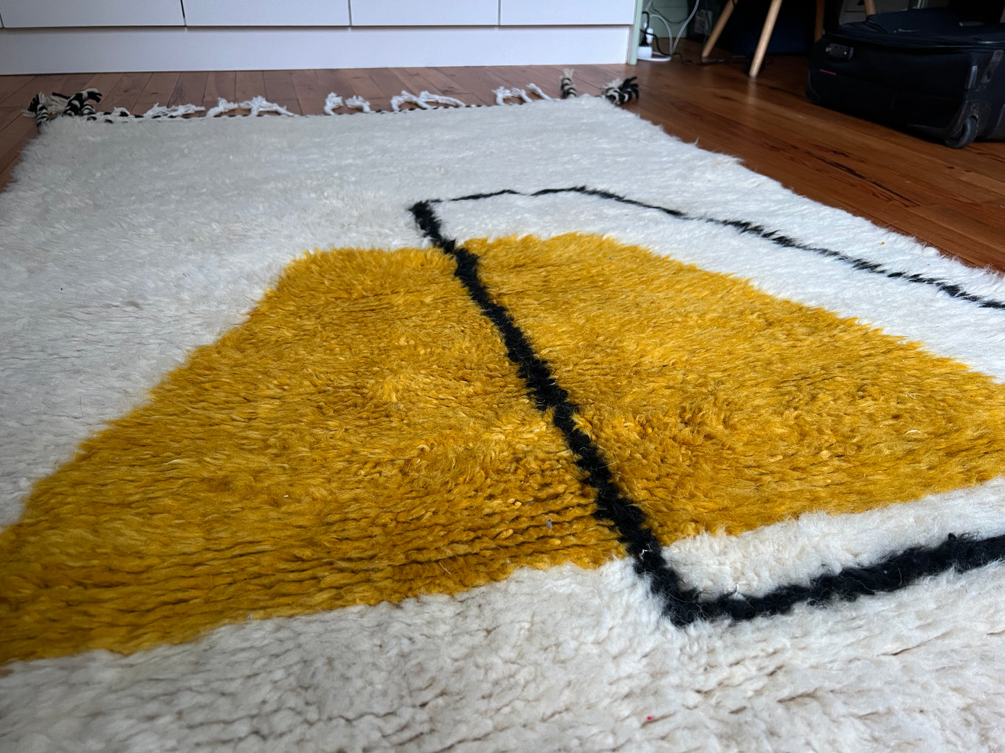 Tapis Beni Ouarain berbère en laine – Design graphique contemporain